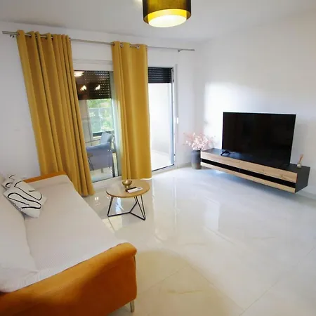 Modern By Interhome * Pula